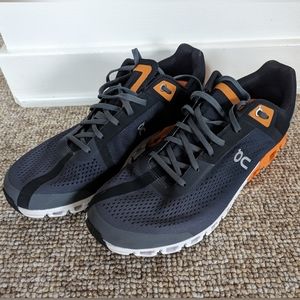 On Running Cloudflow running shoes - Black/Turmeric